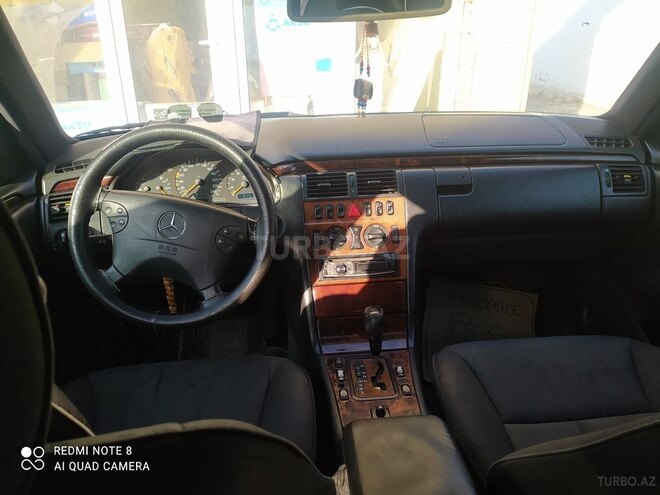 Mercedes E 200 1999, 440,000 km - 2.0 l - Salyan