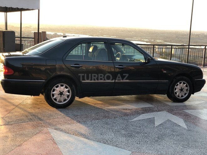 Mercedes E 240 1999, 321,000 km - 2.4 л - Bakı