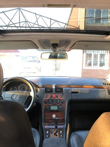 Mercedes E 240 1999, 321,000 km - 2.4 л - Bakı
