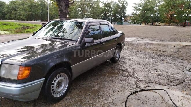 Mercedes E 250 1990, 280,000 km - 2.3 л - Bakı