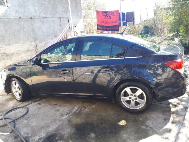 Chevrolet Cruze 2013, 256,236 km - 1.4 l - Qax