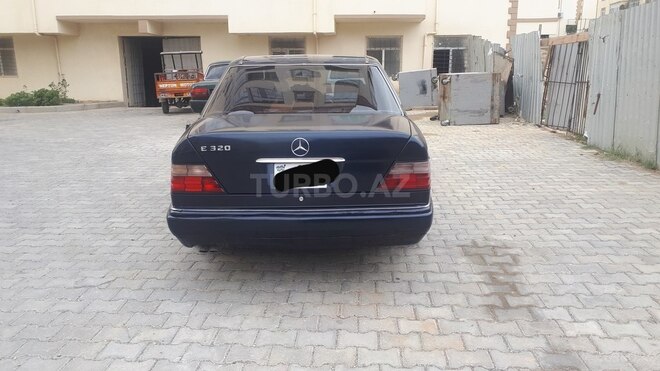 Mercedes E 250 1995, 236,010 km - 2.5 l - Bakı