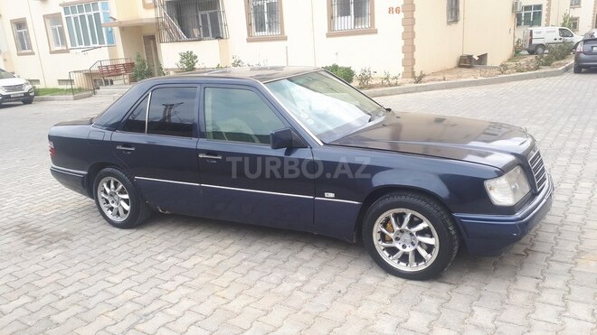 Mercedes E 250 1995, 236,010 km - 2.5 l - Bakı