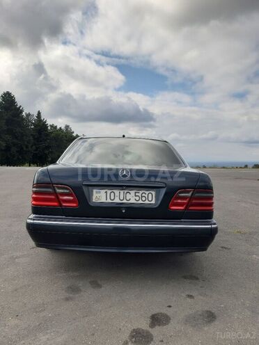Mercedes E 240 2000, 347,000 km - 2.4 l - Qax