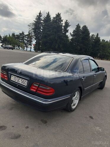 Mercedes E 240 2000, 347,000 km - 2.4 l - Qax