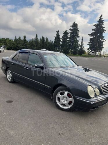 Mercedes E 240 2000, 347,000 km - 2.4 l - Qax
