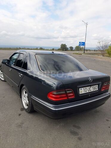 Mercedes E 240 2000, 347,000 km - 2.4 l - Qax