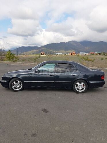 Mercedes E 240 2000, 347,000 km - 2.4 l - Qax