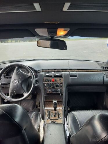 Mercedes E 240 2000, 347,000 km - 2.4 l - Qax