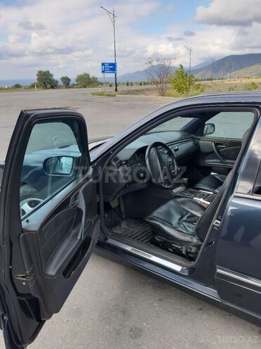 Mercedes E 240 2000, 347,000 km - 2.4 l - Qax