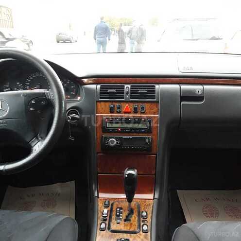 Mercedes E 220 2000, 389,567 km - 2.2 l - Bakı