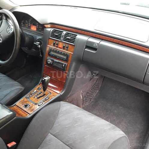 Mercedes E 220 2000, 389,567 km - 2.2 l - Bakı