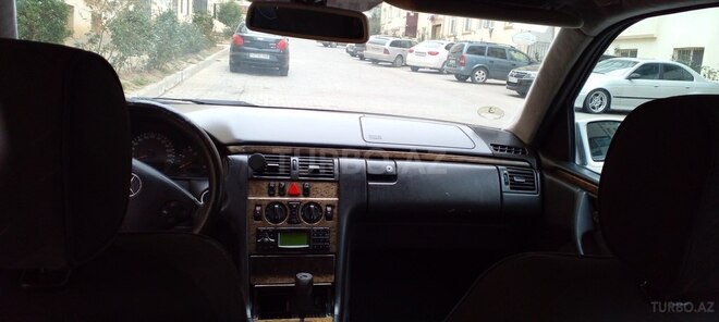 Mercedes E 220 1999, 550,000 km - 2.2 л - Bakı
