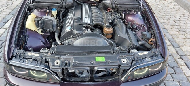 BMW 528 1999, 267,000 km - 2.8 l - Bakı