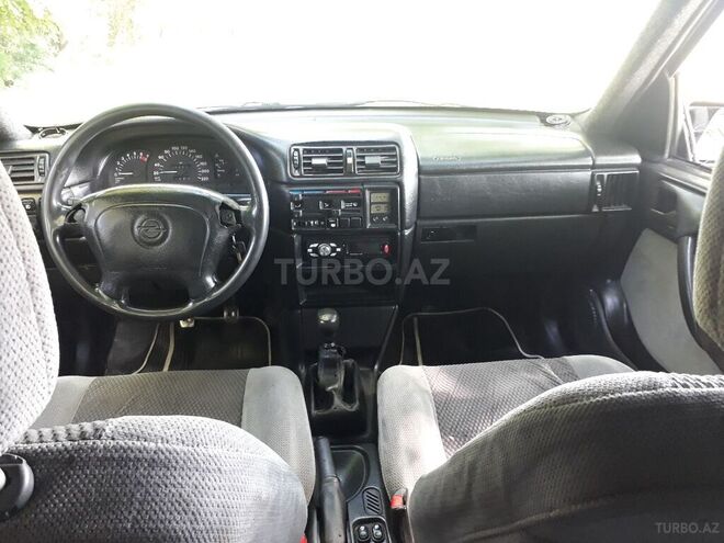 Opel Vectra 1994, 360,000 km - 1.8 l - Zaqatala