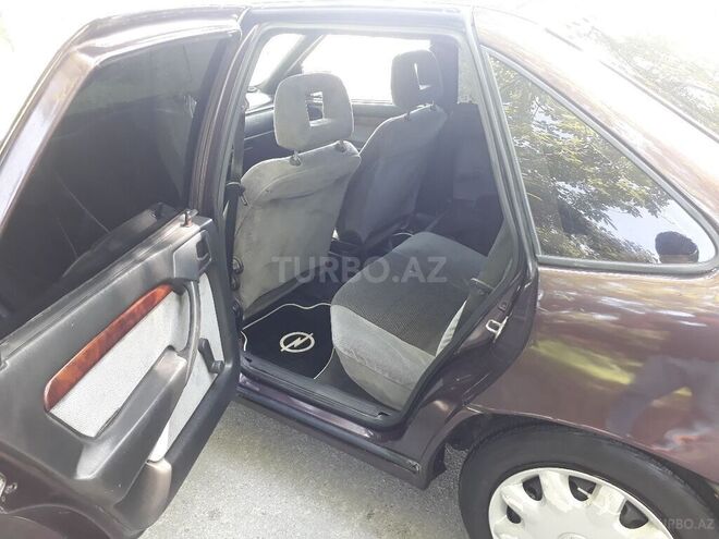 Opel Vectra 1994, 360,000 km - 1.8 l - Zaqatala