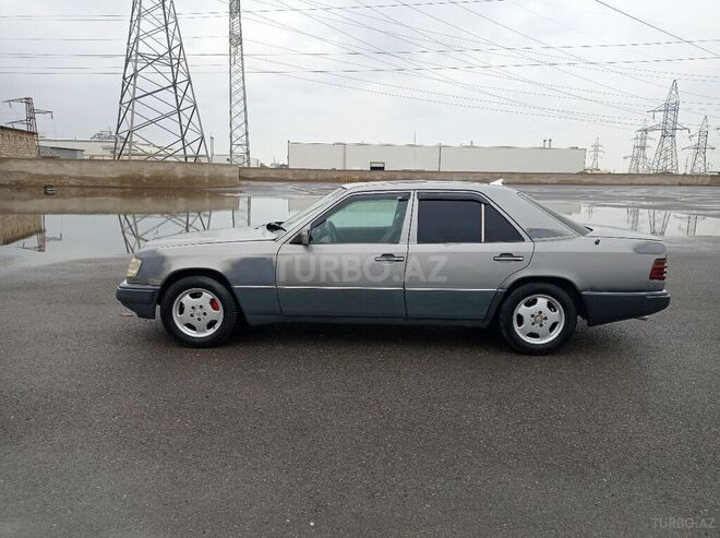Mercedes E 250 1993, 354,200 km - 2.5 l - Bakı