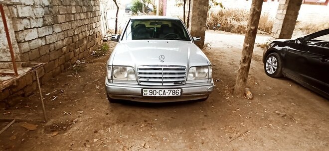 Mercedes E 250 1993, 568,665 km - 2.2 l - Füzuli