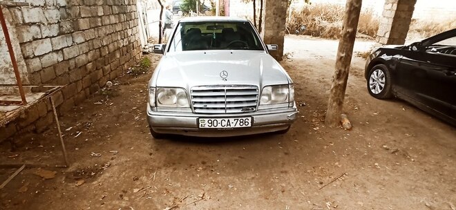 Mercedes E 250 1993, 568,665 km - 2.2 l - Füzuli