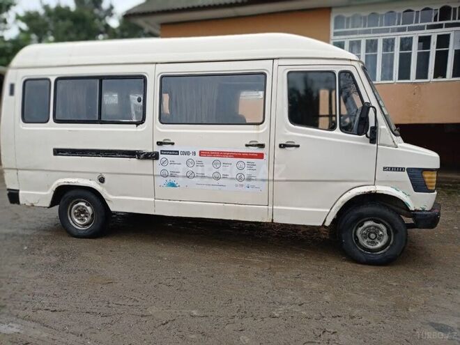 Mercedes 208 D 1994, 285,000 km - 2.5 л - Lənkəran