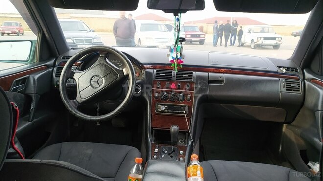 Mercedes E 220 1997, 550,000 km - 2.2 л - Sabirabad