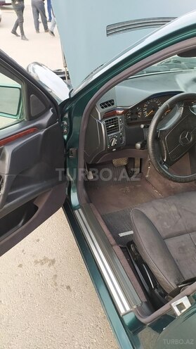 Mercedes E 220 1997, 550,000 km - 2.2 л - Sabirabad