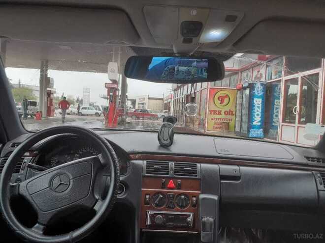 Mercedes E 200 1998, 265,396 km - 2.0 l - Salyan