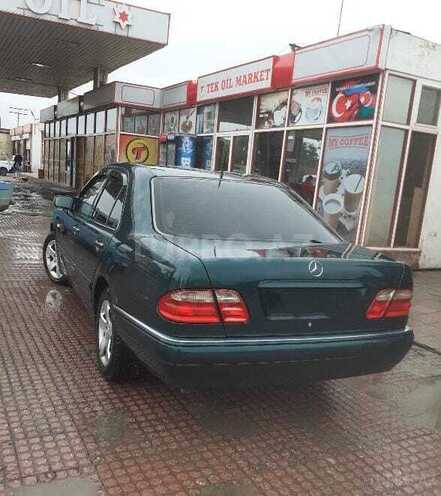 Mercedes E 200 1998, 265,396 km - 2.0 l - Salyan