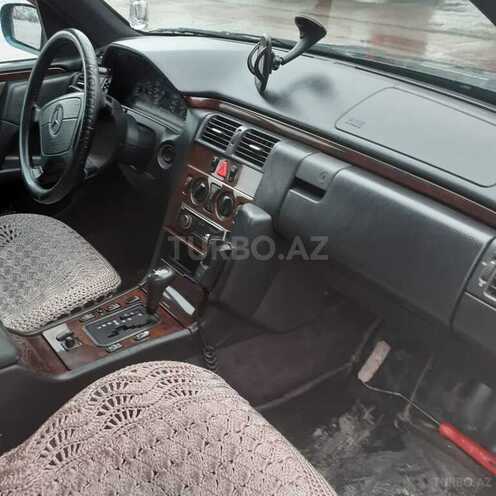 Mercedes E 200 1998, 265,396 km - 2.0 l - Salyan