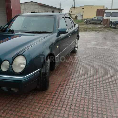 Mercedes E 200 1998, 265,396 km - 2.0 l - Salyan