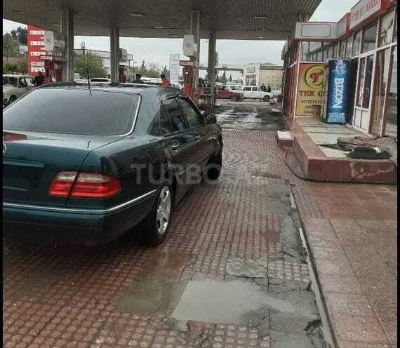 Mercedes E 200 1998, 265,396 km - 2.0 l - Salyan
