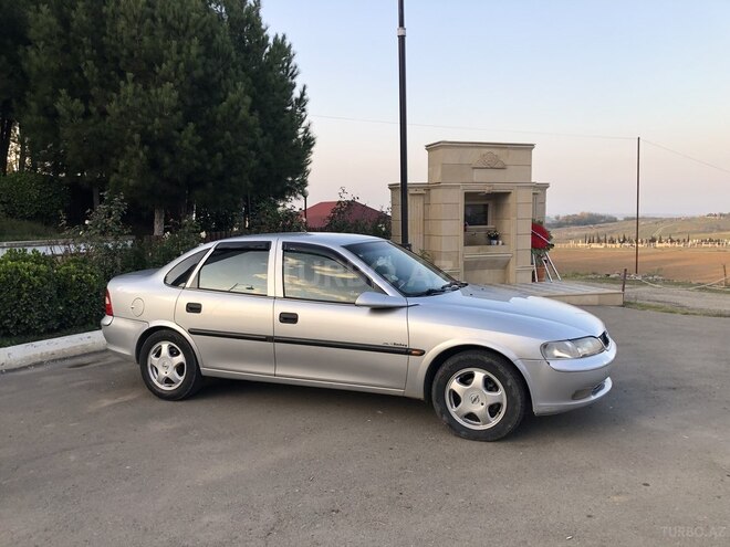 Opel Vectra 1998, 275,218 km - 1.8 l - Qazax
