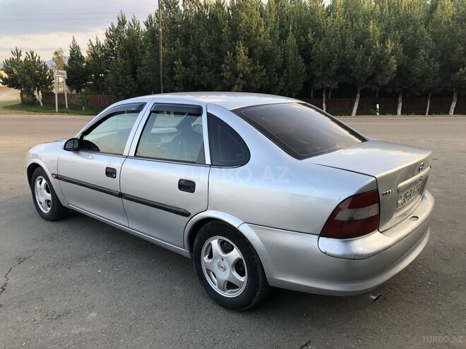 Opel Vectra 1998, 275,218 km - 1.8 l - Qazax