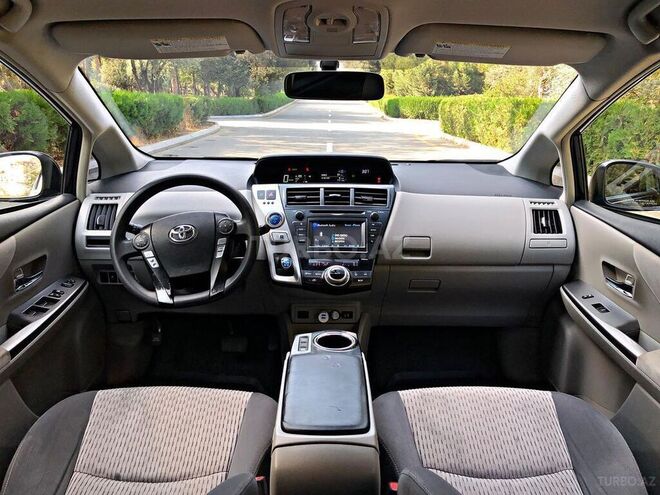 Toyota Prius V 2015, 173,809 km - 1.8 l - Bakı