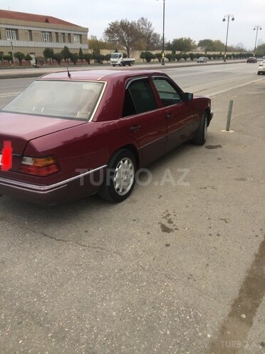 Mercedes E 220 1993, 295,000 km - 2.2 л - Bakı