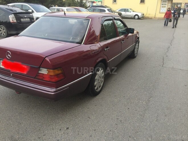 Mercedes E 220 1993, 295,000 km - 2.2 л - Bakı