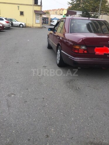 Mercedes E 220 1993, 295,000 km - 2.2 л - Bakı
