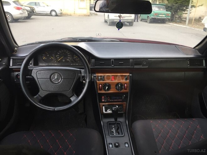 Mercedes E 220 1993, 295,000 km - 2.2 л - Bakı