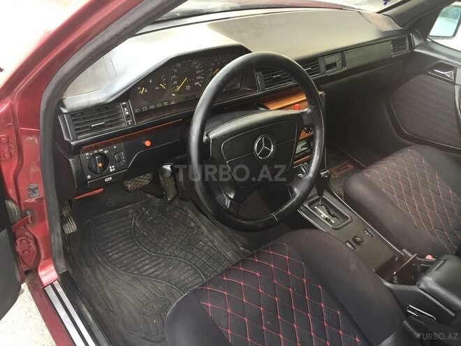 Mercedes E 220 1993, 295,000 km - 2.2 л - Bakı