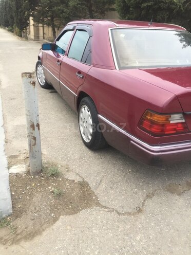 Mercedes E 220 1993, 295,000 km - 2.2 л - Bakı