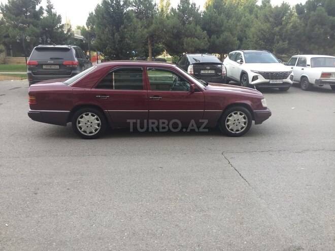 Mercedes E 220 1993, 295,000 km - 2.2 л - Bakı