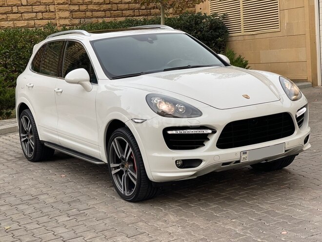 Porsche Cayenne Turbo S 2013, 105,600 km - 4.8 l - Bakı