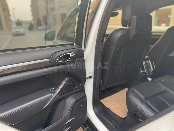 Porsche Cayenne Turbo S 2013, 105,600 km - 4.8 l - Bakı