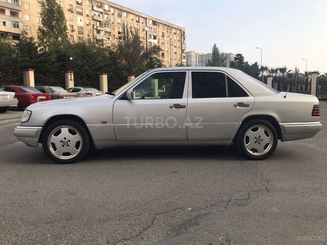 Mercedes E 220 1995, 300,000 km - 2.2 l - Bakı
