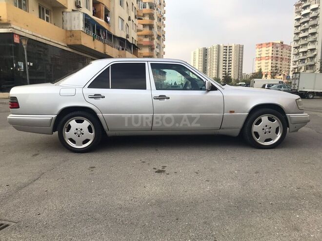 Mercedes E 220 1995, 300,000 km - 2.2 l - Bakı