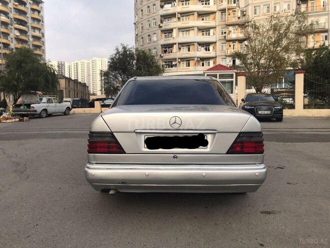 Mercedes E 220 1995, 300,000 km - 2.2 l - Bakı