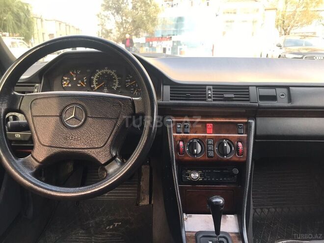Mercedes E 220 1995, 300,000 km - 2.2 l - Bakı