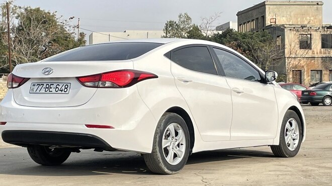 Hyundai Elantra 2015, 175,858 km - 1.6 l - Bakı