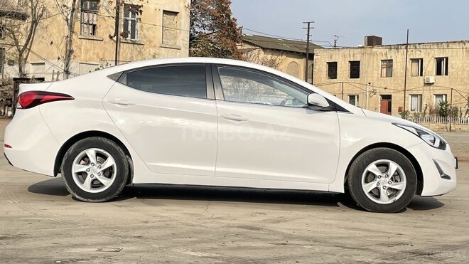 Hyundai Elantra 2015, 175,858 km - 1.6 l - Bakı