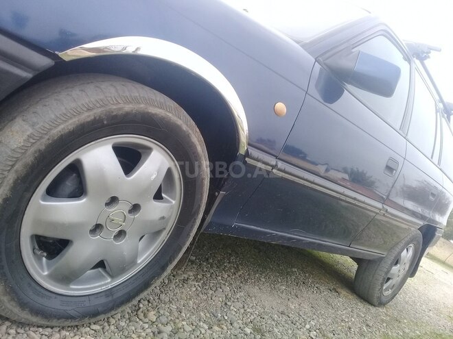 Opel Astra 1995, 528,555 km - 2.0 л - Qazax